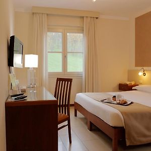 Quintuple Room